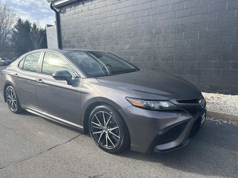 Used 2023 Toyota Camry SE w/ Cold Weather Package image 4