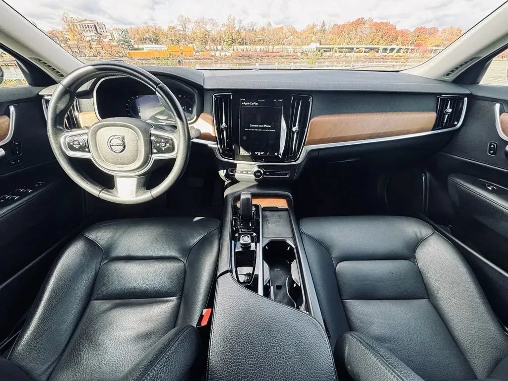 Used 2023 Volvo S90 B6 Plus AWD/4WD image 12