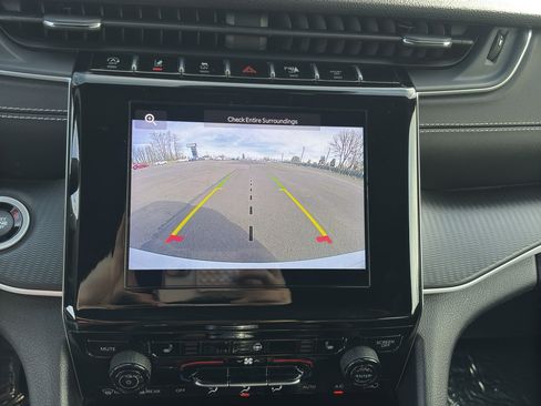 Used 2023 Jeep Grand Cherokee Altitude image 20