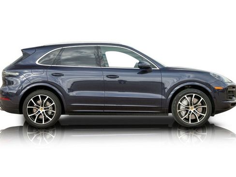 Used 2019 Porsche Cayenne Turbo image 2