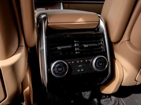 New 2026 Land Rover Range Rover Long Wheelbase SE AWD/4WD image 18