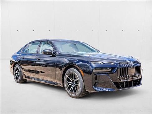 New 2025 BMW 760i xDrive image 3