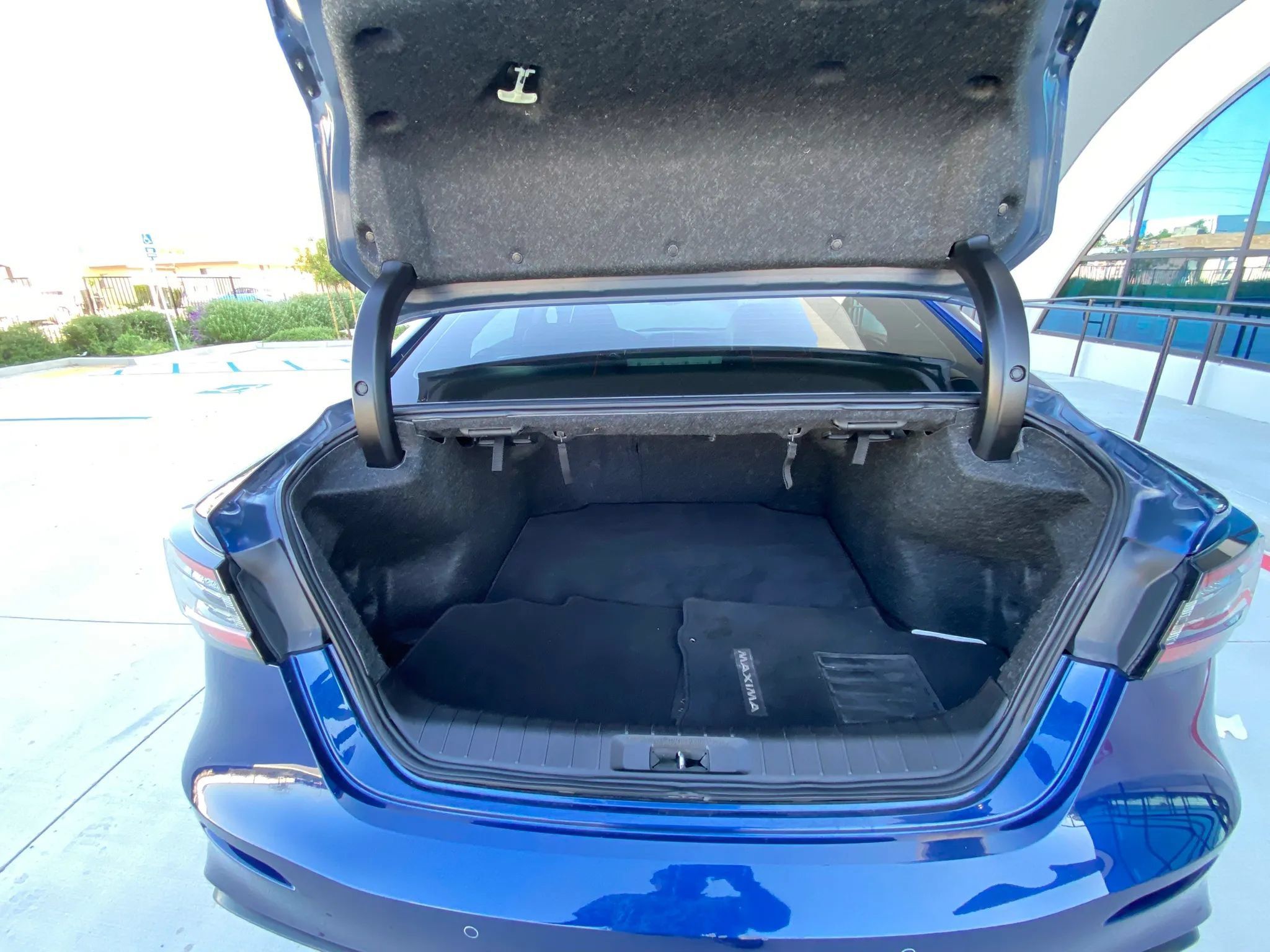 Used 2023 Nissan Maxima SV w/ Floor Mat Group FWD image 31