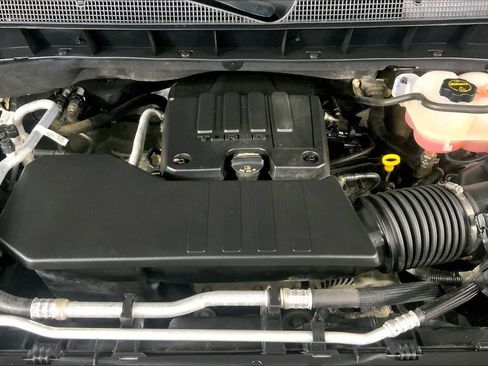 Used 2024 Chevrolet Silverado 1500 LT AWD/4WD image 10