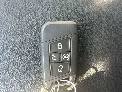 Certified 2022 Volkswagen Taos SE w/ Panoramic Sunroof Package image 35