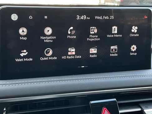 Used 2025 Genesis G70 2.5T image 29