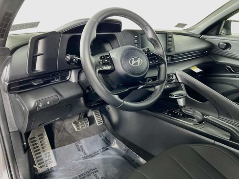 Certified 2025 Hyundai Elantra Sport FWD image 9