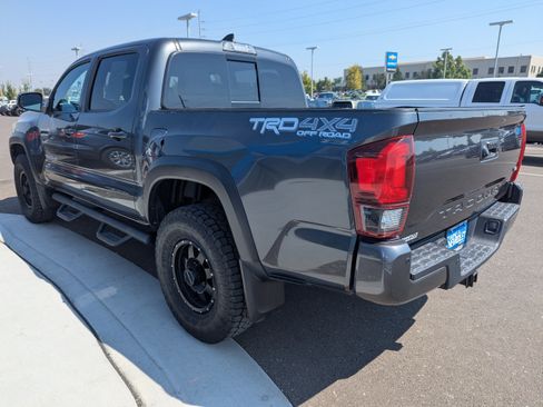 Used 2018 Toyota Tacoma TRD Off-Road w/ Technology Package AWD/4WD image 28