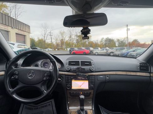 Used 2009 Mercedes-Benz E 350 4MATIC Sedan image 15