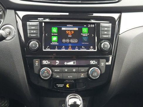 Used 2020 Nissan Rogue Sport SL image 3