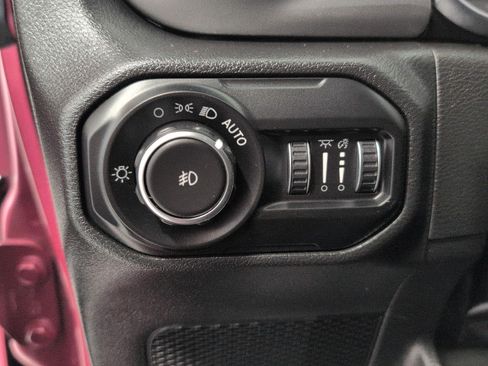 Used 2022 Jeep Wrangler Unlimited Sahara w/ Cold Weather Group AWD/4WD image 10