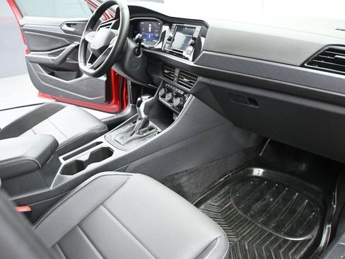 Certified 2024 Volkswagen Jetta SE FWD image 17