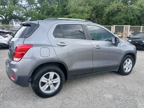 Used 2020 Chevrolet Trax LT w/ LT Convenience Package FWD image 7