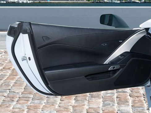 Used 2019 Chevrolet Corvette Stingray Coupe w/ 1LT image 10