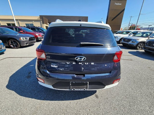 Used 2021 Hyundai Venue FWD image 13