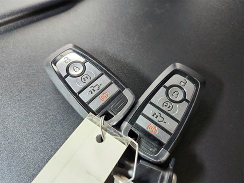 Used 2024 Ford F250 Lariat w/ Chrome Package image 37