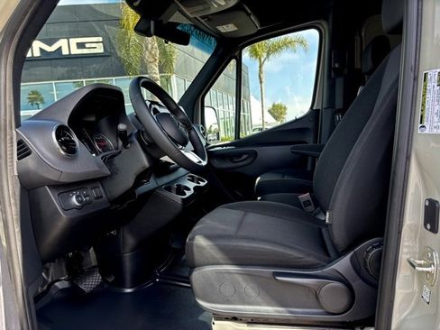 Used 2025 Mercedes-Benz Sprinter 2500 image 16