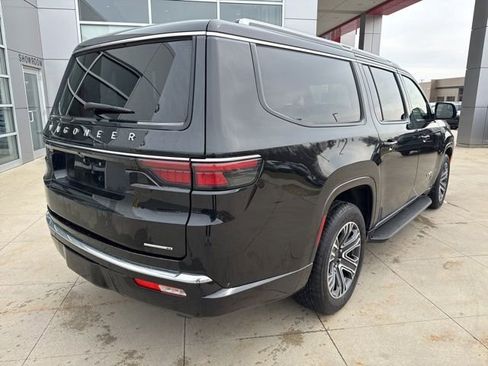 Used 2024 Jeep Wagoneer L Series II w/ Flexible Seating Group image 7