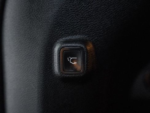 Used 2019 Jeep Cherokee Limited w/ Trailer Tow Group image 14