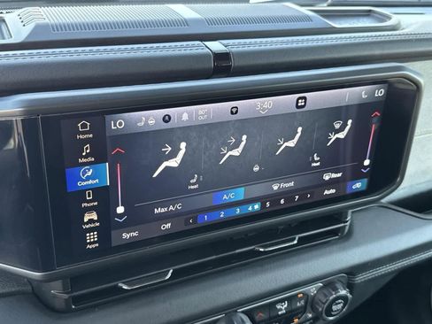 Used 2024 Jeep Wrangler Sahara image 12