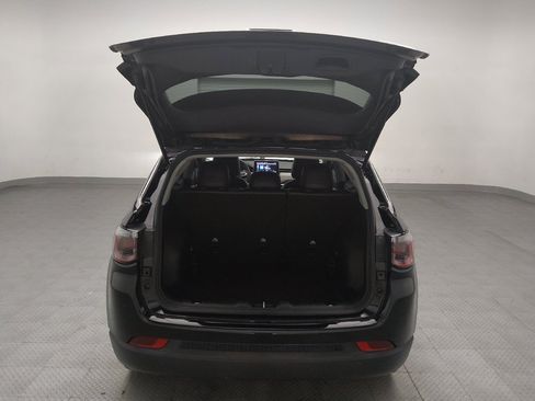 Used 2022 Jeep Compass Latitude FWD image 29