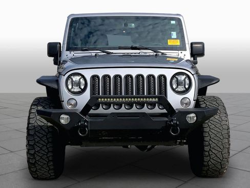 Used 2018 Jeep Wrangler Unlimited Rubicon w/ Connectivity Group AWD/4WD image 4