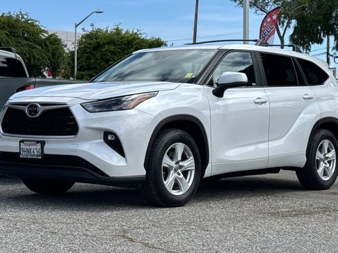 Used 2023 Toyota Highlander LE FWD image 7