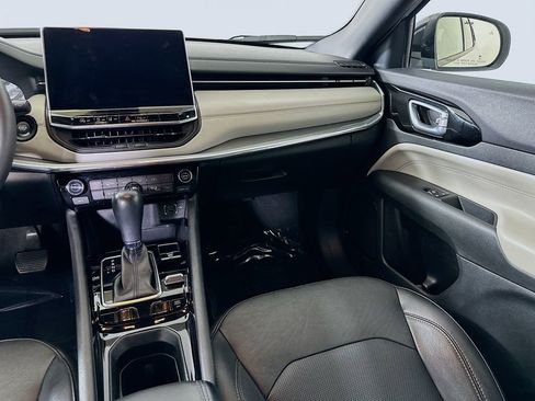 Used 2023 Jeep Compass Limited image 19