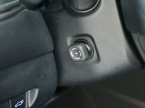 Used 2022 Toyota Venza XLE image 74