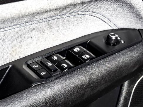 Used 2024 Jeep Compass Latitude w/ Altitude Special Edition image 11