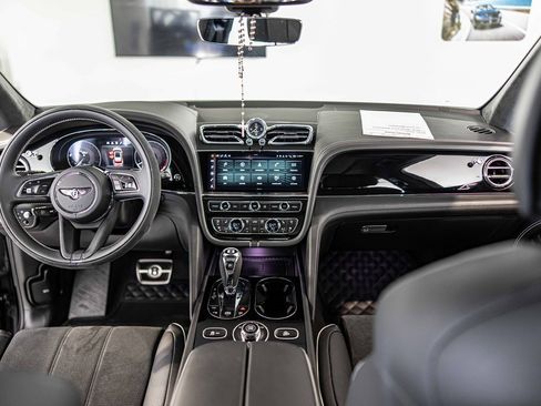 Used 2022 Bentley Bentayga image 41
