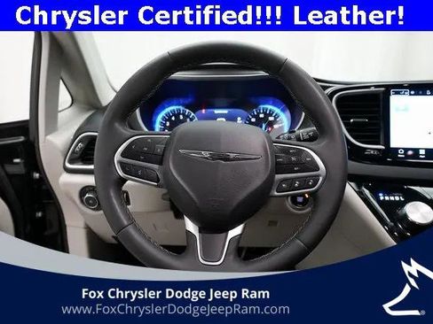 Certified 2024 Chrysler Pacifica Touring-L image 4