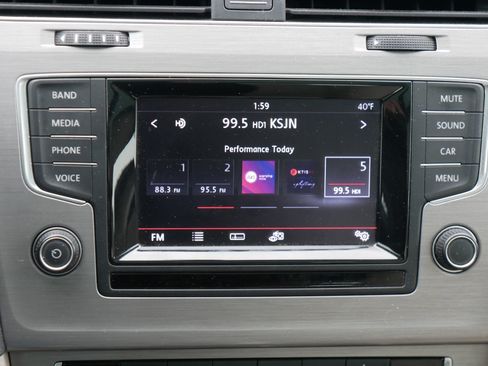 Used 2015 Volkswagen Golf SE image 22