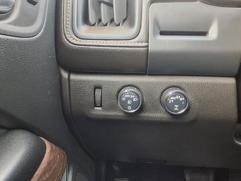 Certified 2022 GMC Canyon Denali image 9