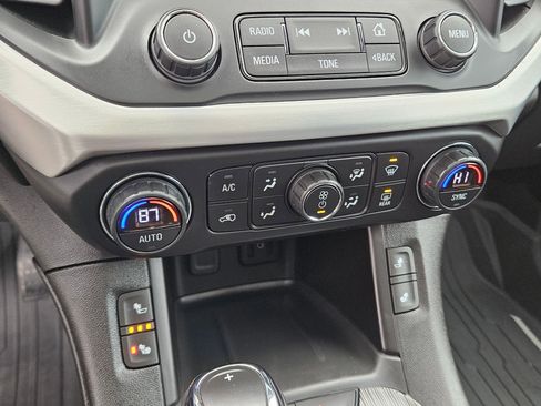 Used 2019 GMC Acadia SLT image 28