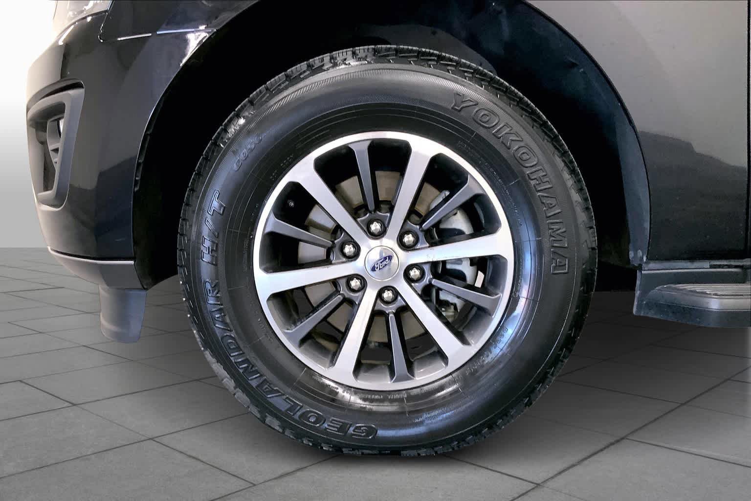 Used 2019 Ford Expedition XLT w/ Equipment Group 201A RWD image 9