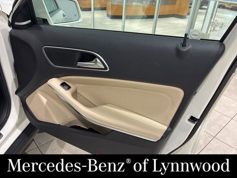 Used 2016 Mercedes-Benz GLA 250 4MATIC image 15