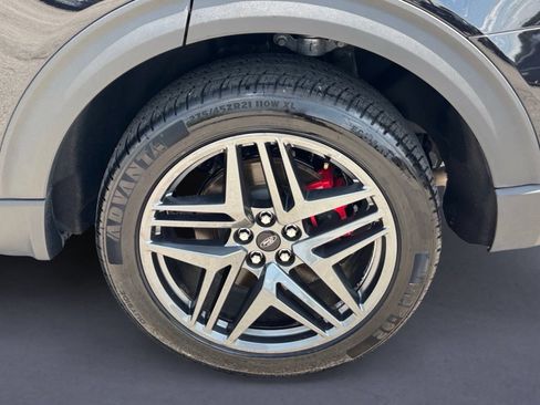 Used 2025 Ford Explorer ST-Line w/ ST-Line Street Pack AWD/4WD image 9