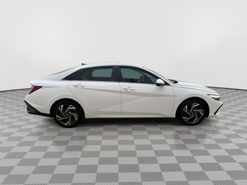 Used 2024 Hyundai Elantra Limited FWD image 4