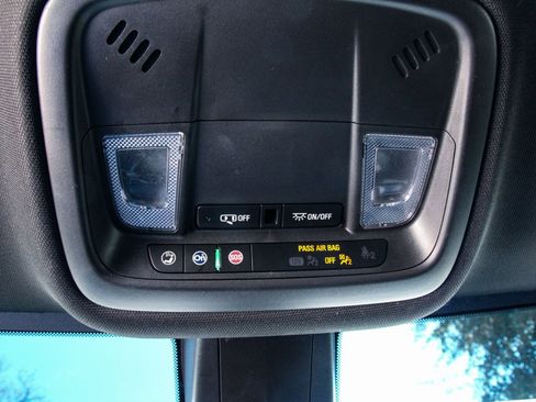 Used 2023 Chevrolet Traverse LT FWD image 26