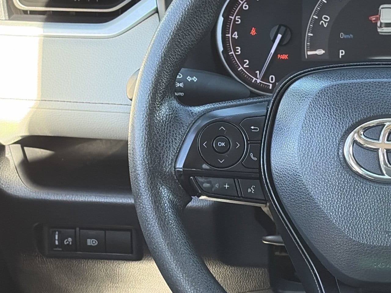 Used 2023 Toyota RAV4 XLE FWD image 22