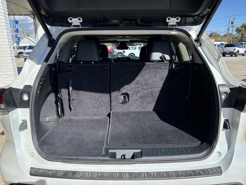 Used 2022 Toyota Highlander XLE image 8
