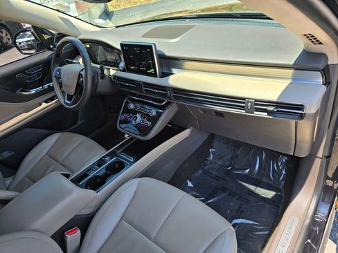 Used 2022 Lincoln Corsair FWD w/ Premium Package image 27