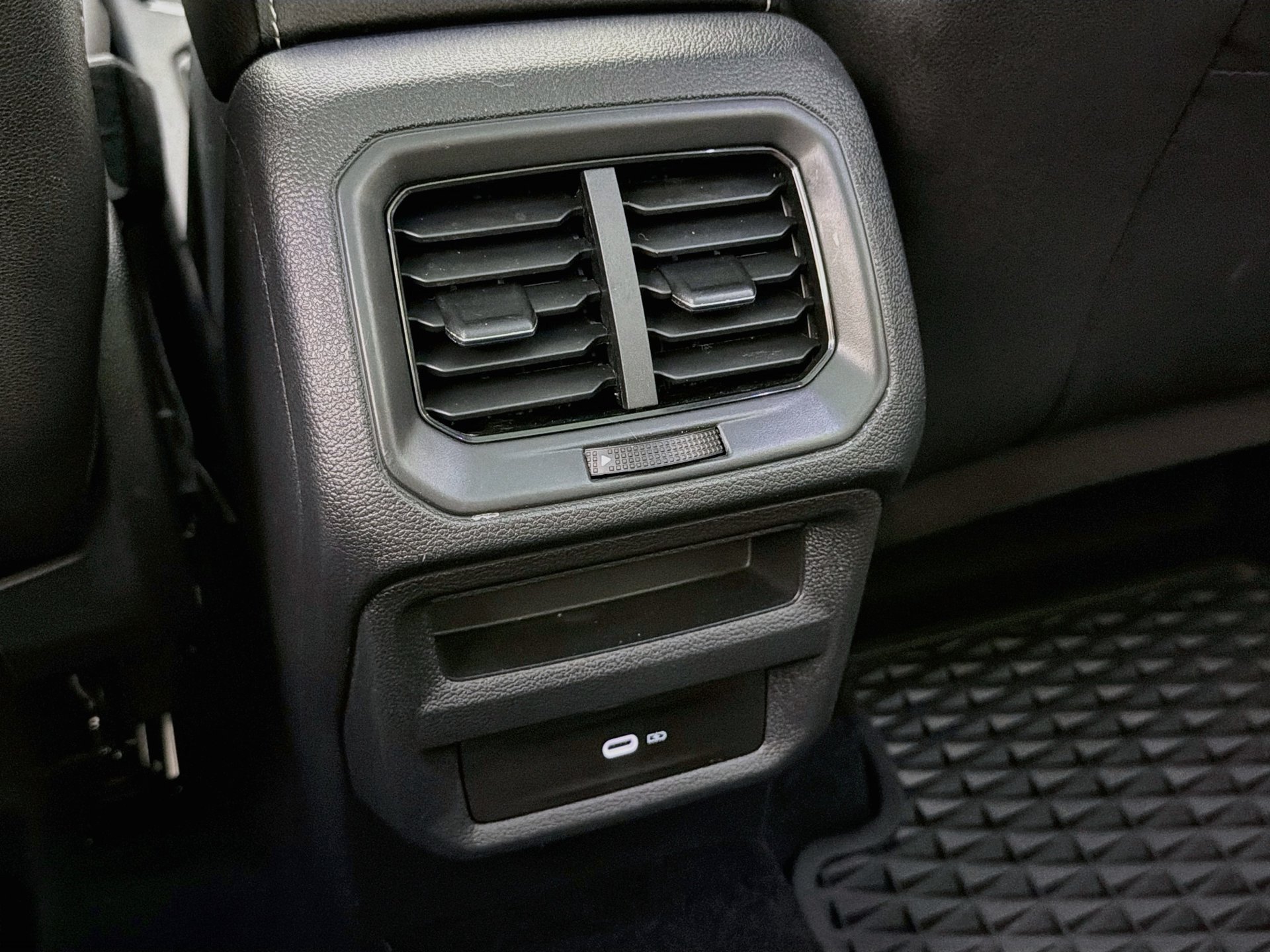 Certified 2023 Volkswagen Taos SE w/ Panoramic Sunroof Package FWD image 22