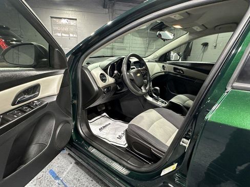 Used 2014 Chevrolet Cruze LS FWD image 17