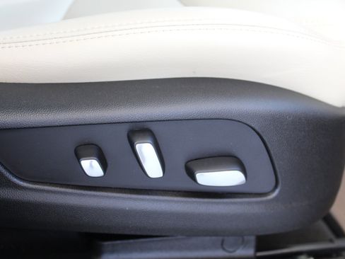 Used 2017 Cadillac XT5 Luxury w/ Driver Awareness Package image 15