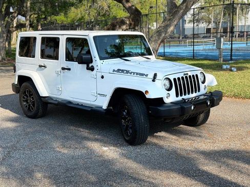 Used 2017 Jeep Wrangler Unlimited Sahara image 7