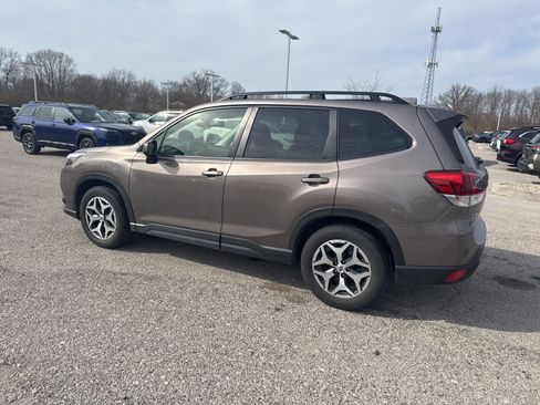 Used 2023 Subaru Forester Premium image 19