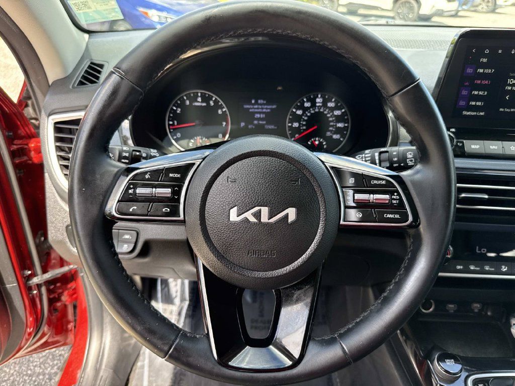 Used 2023 Kia Seltos S w/ Navigation Package FWD image 39