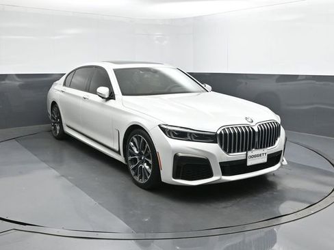 Used 2020 BMW 740i w/ M Sport Package image 26